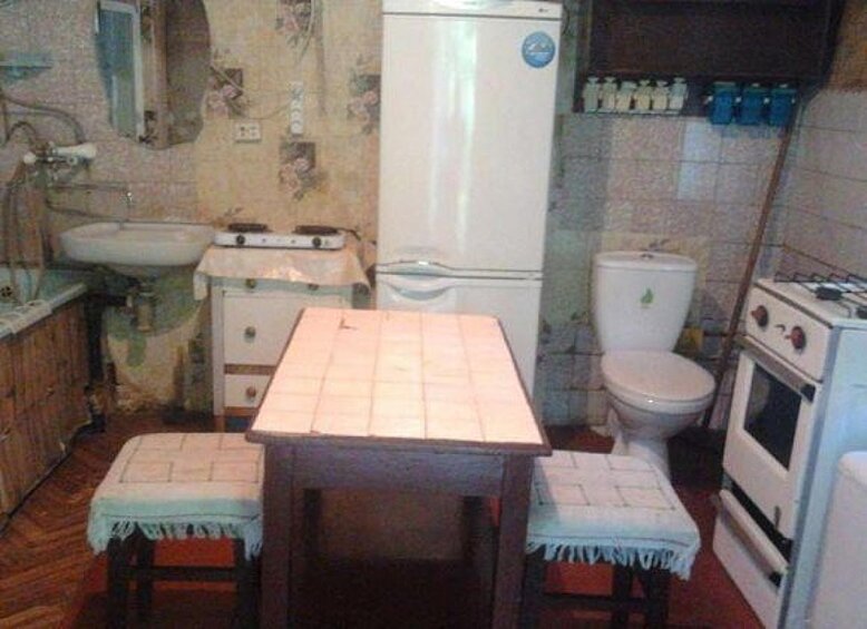 Представьте себе, если во время званого ужина одному из гостей захочется в туалет.
