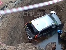 В Перми во время погони авто провалилось в яму