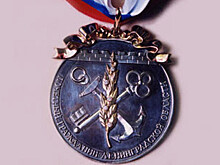 Губернатор Ленобласти наградил почётных граждан региона