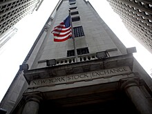 Фьючерсы в США стабильны на затишье в торговле