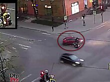 В центре Петрозаводска мотоциклист вылетел из седла после столкновения с легковым авто