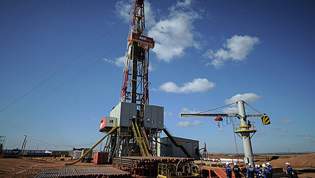 Число нефтяных буровых установок в США достигло 747 единиц