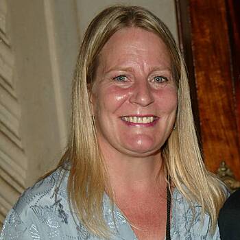 Мать звезды «Один дома» набрала миллионные долги и живет в нищете