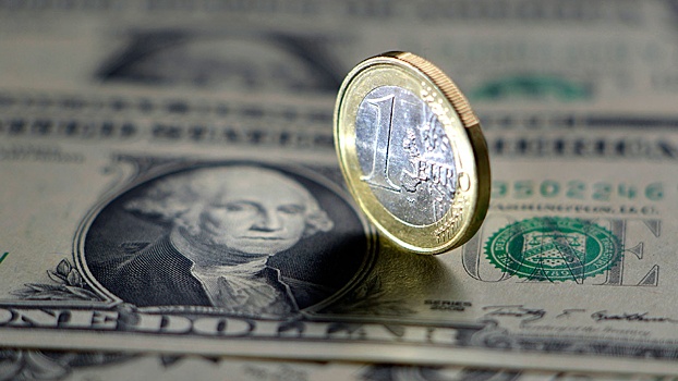 Зампред ЦБ Тулин объяснил хранение резервов России в долларах и евро