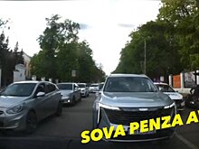 На ул. Лермонтова мотоциклист опрокинулся рядом с экипажем ДПС