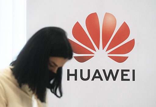 Huawei замораживает контракты с Россией