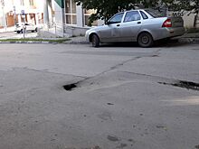 На проезжей части в Саратове появилось несколько крупных промоин
