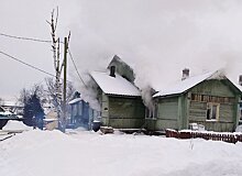 В карельском городе пожарные более восьми часов боролись с огнём в одноэтажном доме