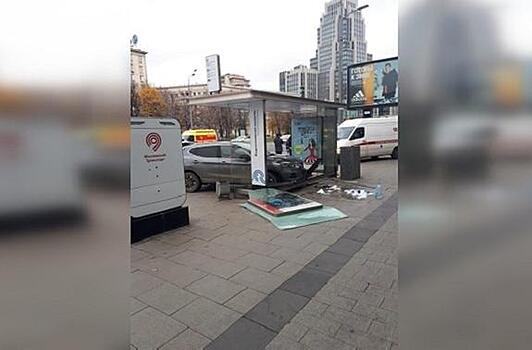 Совершившую ДТП в центре Москвы женщину увезли в полицию