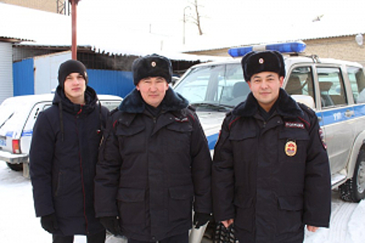 Полицейские в Челябинской области помогли пожилой паре, оказавшейся в сложной дорожной ситуации