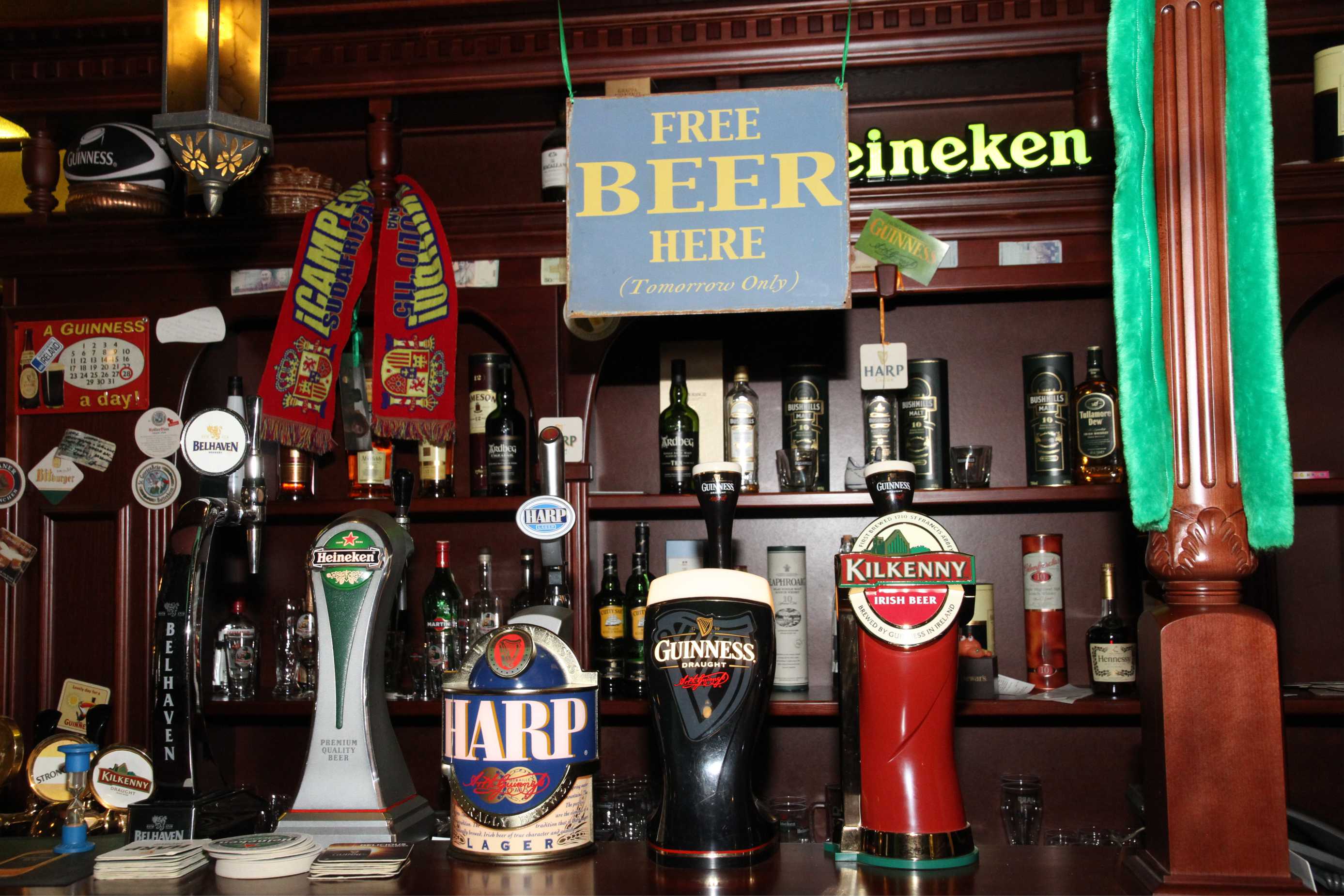 Малый Ирландский паб «Гиннесс Паб»/ The Smallest "Guinness Pub", Казань, Татарстан, Россия, Европа
