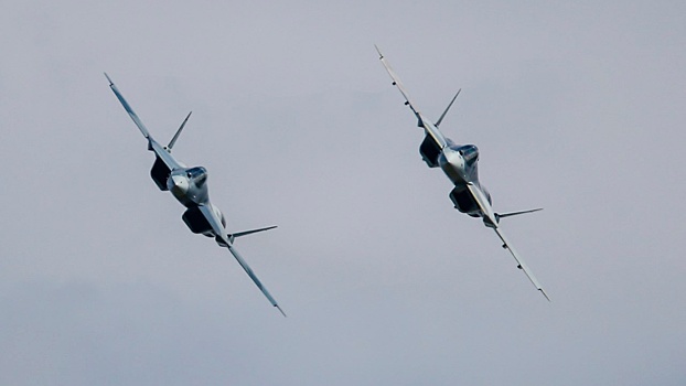 Мантуров сообщил о поставке Минобороны истребителей пятого поколения Су-57