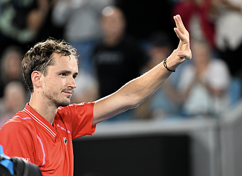 Медведев сенсационно вылетел с Australian Open