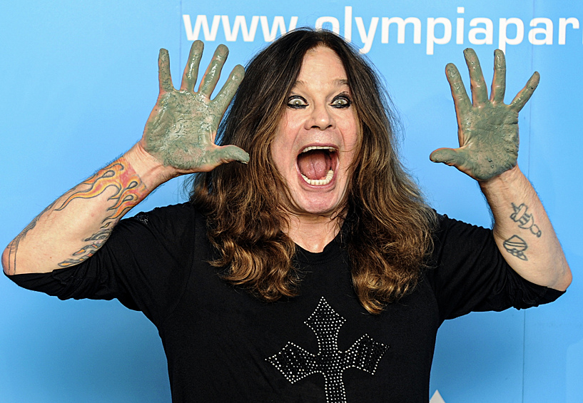 22 июля у себя дома в кругу семьи из жизни ушел британский рок-певец, музыкант, один из основателей и участник группы Black Sabbath Оззи Осборн. 