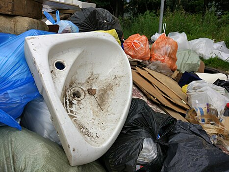 Предприниматель борется с мусорными свалками в селе Юдино
