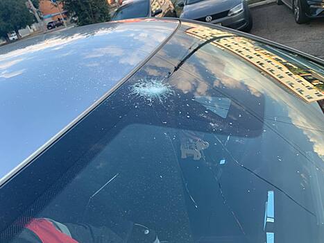 В Оренбурге разбили лобовое стекло машины общественного активиста