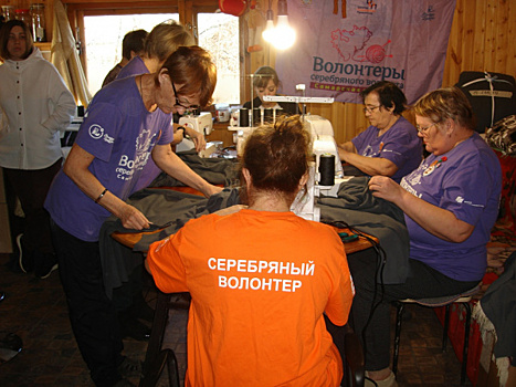 Активистки Тольятти и Ставропольского района объединились в деле изготовления теплой одежды для военнослужащих