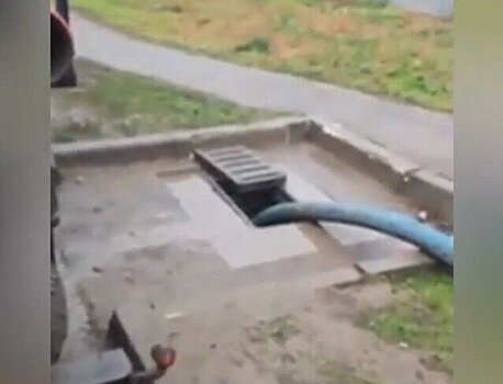 В Краснодаре «черный» ассенизатор слил нечистоты в дождевой люк