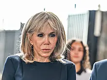 Брижит Макрон впала в истерику из-за складок на брюках