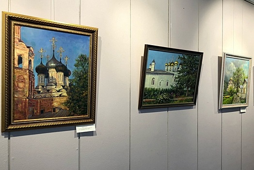 Выставка картин с изображением монастырей и храмов проходит в Савелках