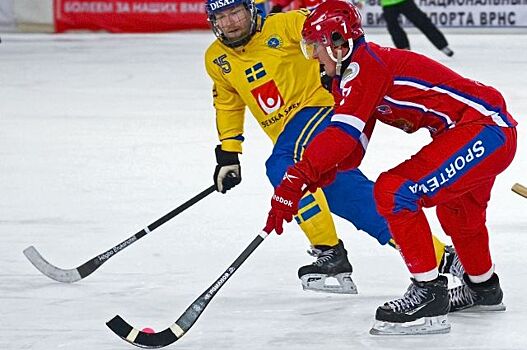 Сборная РФ по хоккею с мячом проиграла шведам в матче группового этапа ЧМ
