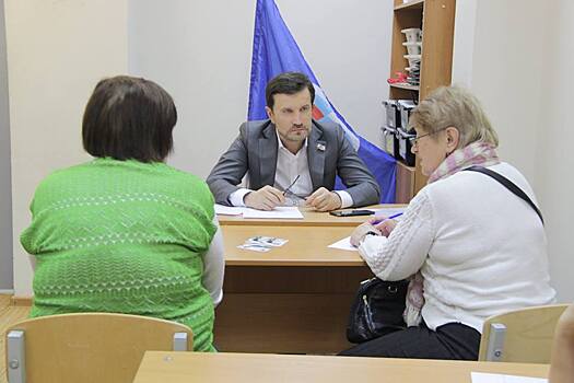 Депутат Семенников провел прием граждан в Северном Бутове