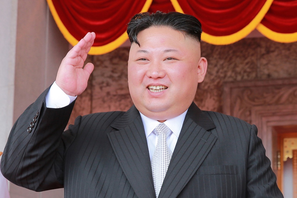 Ким Чен Ын пообещал своим военным летчикам усилить ВВС страны