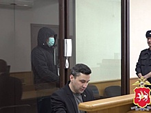 Сбившего пешеходов на остановке в Казани таксиста-наркомана арестовали