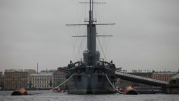 Крейсер "Аврора" вернется к месту вечной стоянки ко Дню ВМФ России
