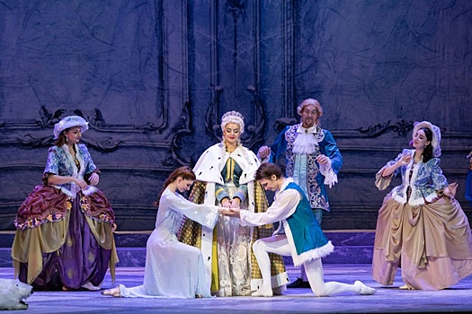 В Воронеже поставили зрелищный балет "Хрустальный дворец"
