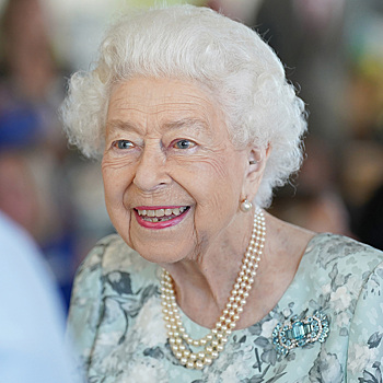 Королева Елизавета II посетила хоспис в компании своей дочери принцессы Анны
