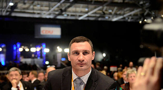 Виталий Кличко достал своими звонками Владимира Зеленского. Его публично раскритиковали