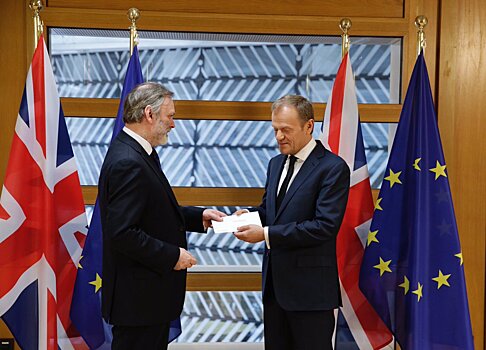 Постпред Британии при ЕС Тим Бэрроу и глава Евросовета Дональд Туск