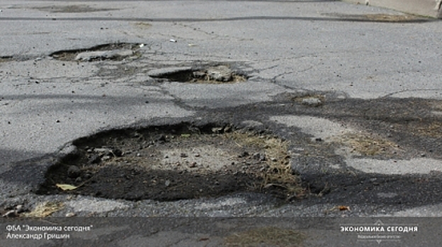 Жалобы на "убитые дороги" в РФ примет специальное приложение