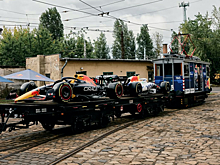 Машины Red Bull возят по Будапешту… на трамвае