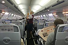 Стюардесса призвала не использовать наушники в самолете ради сохранения здоровья