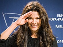 "Огонь!": известная певица поразила сексуальным телом в бикини