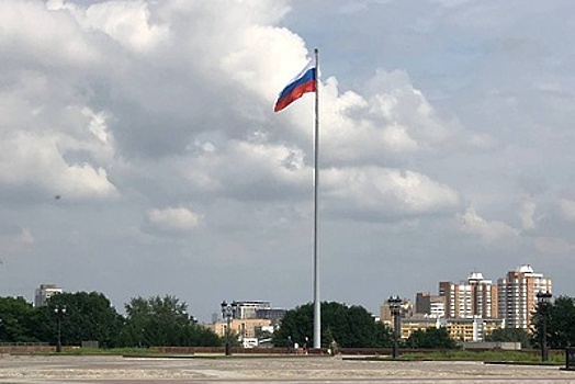 Церемония подъема российского флага прошла на Поклонной горе в столице