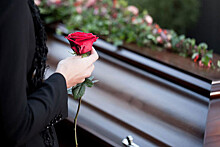 В Волгограде мужчина угрожал совершить самоубийство на кладбище