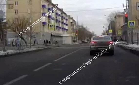 В Казани на видео сняли момент аварии на перекрестке Гагарина — Ибрагимова