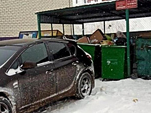 В Пензе припаркованные авто мешают работе мусоровозов