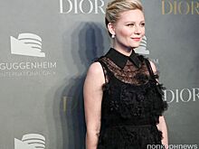 Кирстен Данст и ее жених Джесси Племонс на приеме Guggenheim International Gala