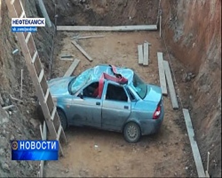 В Нефтекамске машина съехала в траншею