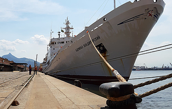 "Адмирал Владимирский" зашел в Рио-де-Жанейро перед антарктическим походом