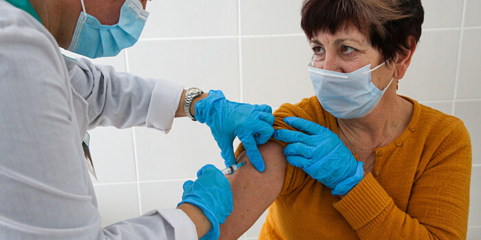 «Поведение антипрививочников – мракобесие»: вирусолог о вакцинации от коронавируса. ЭКСКЛЮЗИВ