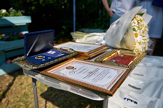 Игорь Куцак наградил лучшие многодетные семьи Курской области