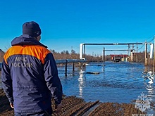 В Якутии дворы и полоса аэропорта Среднеколымска освободились от воды