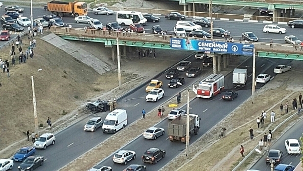 В Воронеже возбудили уголовное дело по факту ДТП со слетевшим с эстакады «Мерседесом»