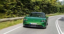 Легендарный гонщик Нико Росберг показывает возможности электрокара Porsche Taycan