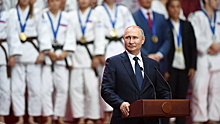 Фото Путина в красном кимоно разместили на афише чемпионата ЦАР по самбо